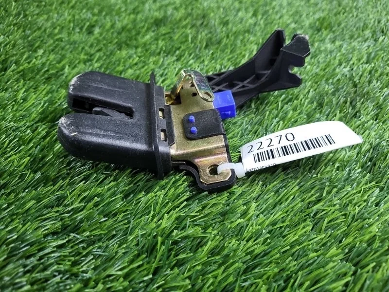 Замок багажника Audi A4 2004 8E5827505B B6 AMB 1.8T