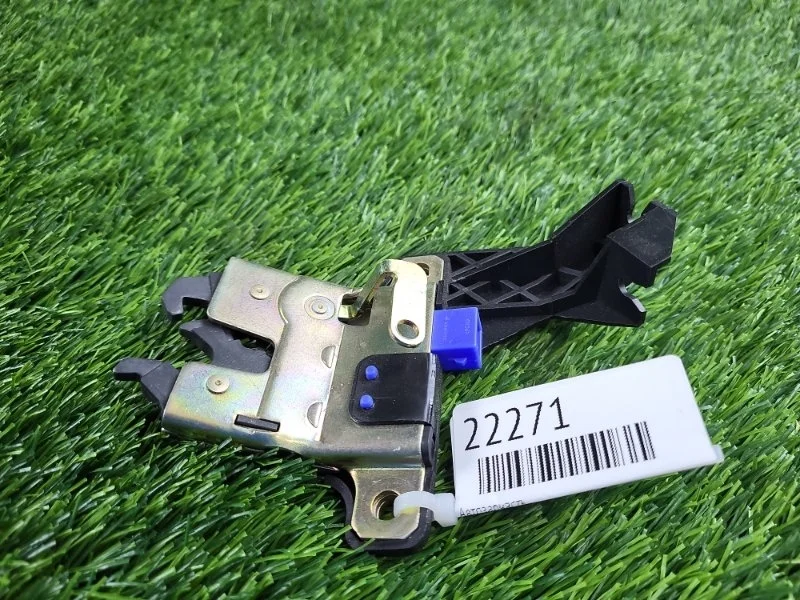 Замок багажника Audi A4 2004 8E5827505B B6 AMB 1.8T