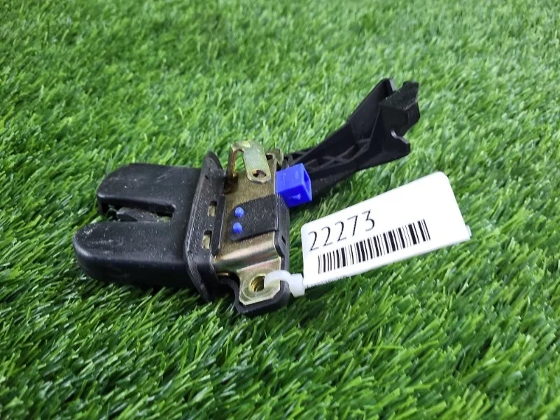 Замок багажника Audi A4 2004 8E5827505B B6 AMB 1.8T