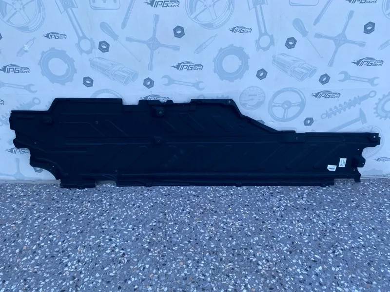 Защита днища правая Mercedes-benz W213