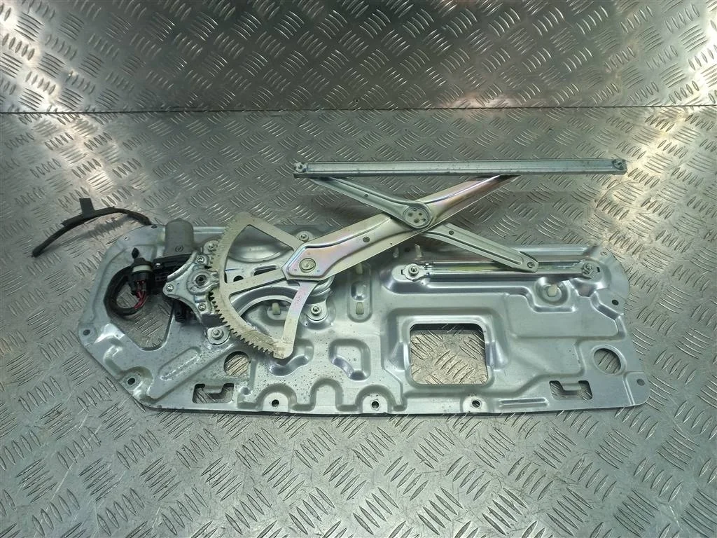 Стеклоподъемник заднего стекла MITSUBISHI L200 IV