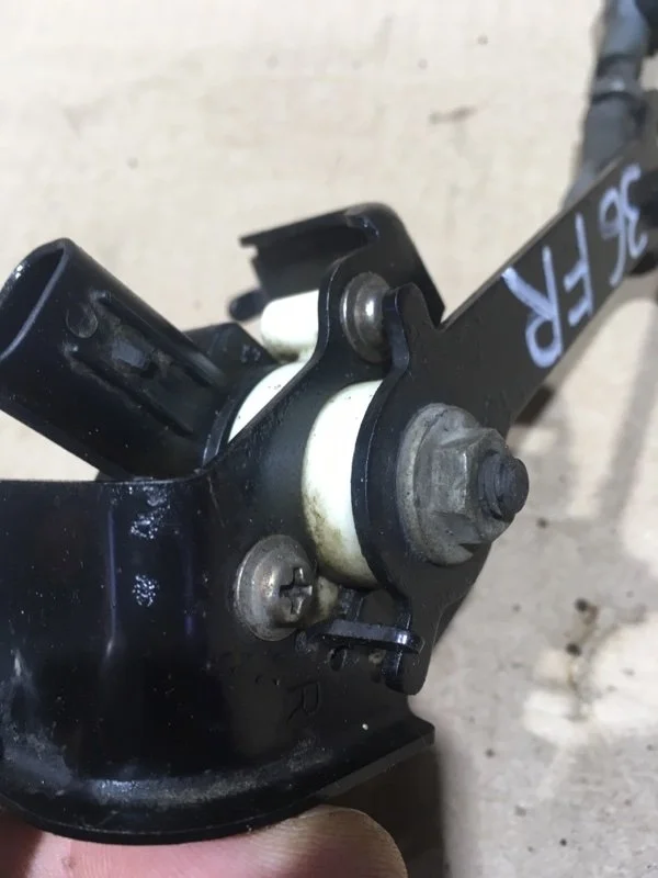 Датчик регулировки дорож. просвета LEXUS LX570 2017 8940560020 URJ202 3UR-FE 5.7, передний правый