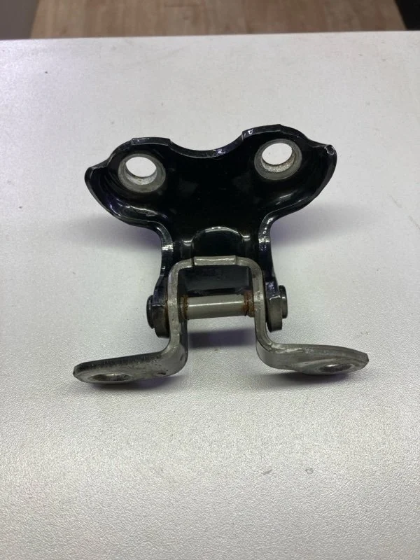 Петля двери задней левой верхняя LEXUS LX570 2017 6876060060 URJ202 3UR-FE 5.7