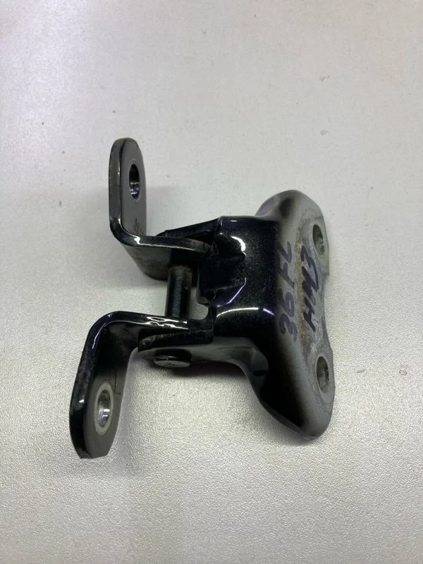 Петля двери передней левой нижняя Lexus Lx570 2017 6874012120 URJ202 3UR-FE 5.7