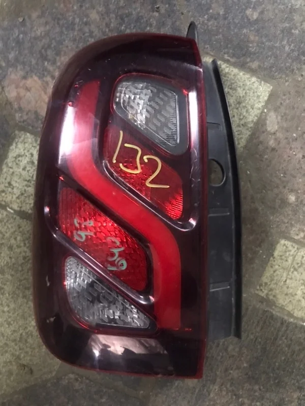 Фонарь Renault Duster 2018 с дефектом 265550368R, левый