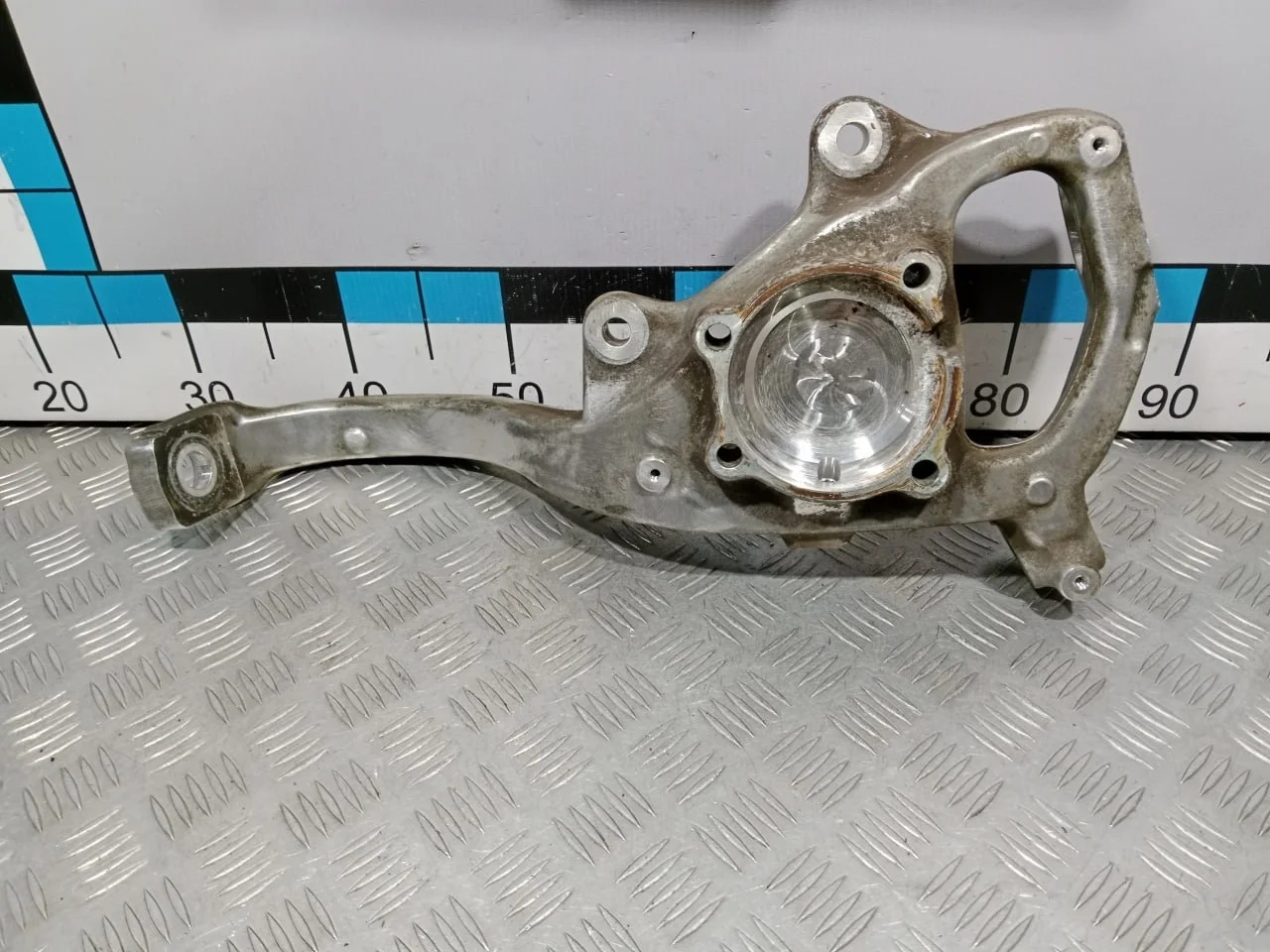 [Б/У] Кулак поворотный передний левый [Код: 00533484 ]