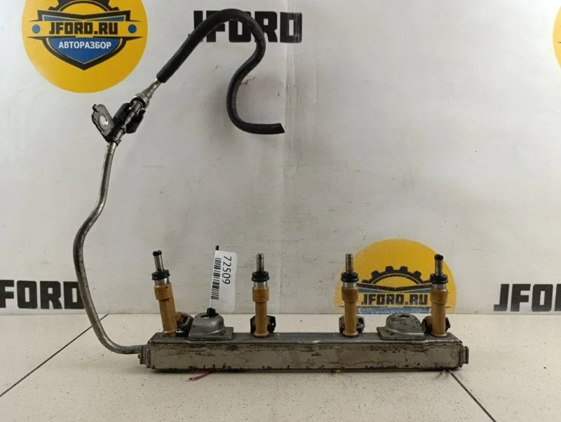 Рампа топливная Toyota Verso 2010 ZGR20