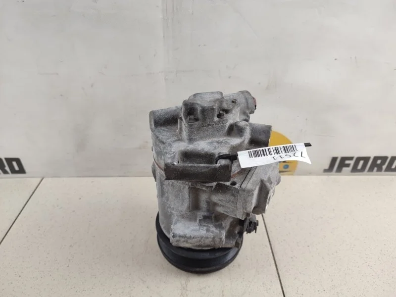 Компрессор кондиционера Toyota Verso 2010 ZGR20