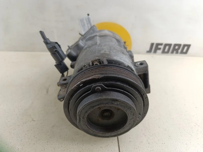 Компрессор кондиционера Kia Sorento 2010 XM