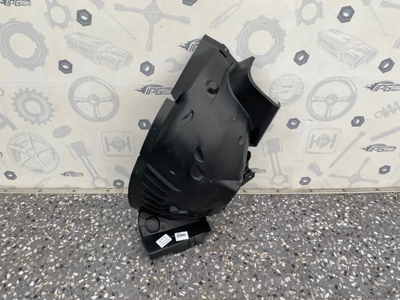 Подкрылок передний правый передняя часть Mercedes-benz W204