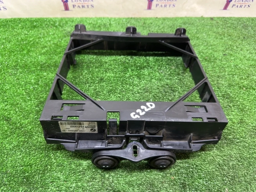 Рамка радиатора BMW 550iX F10