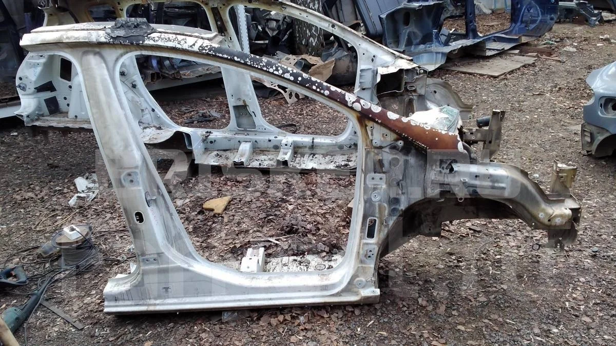 Четверть передняя прав Пежо 3008 1