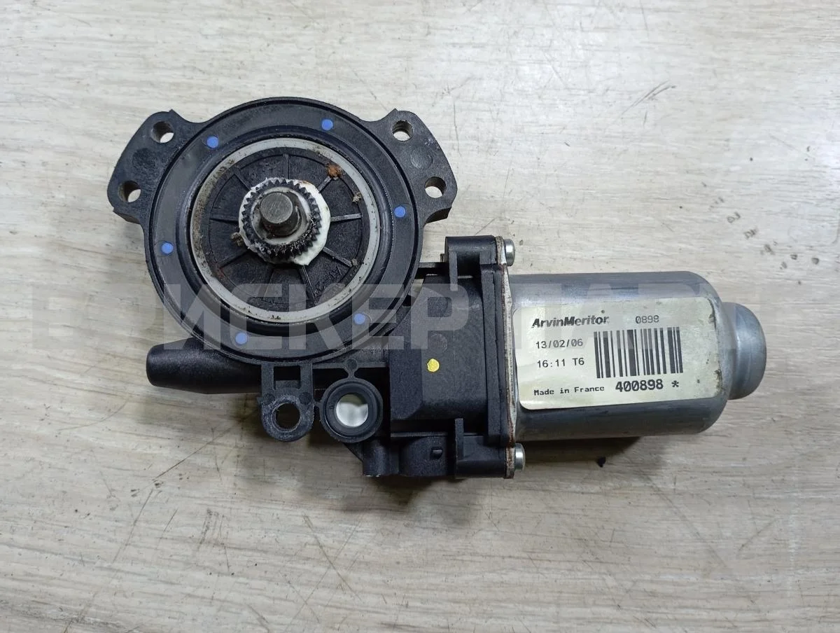 Моторчик стеклопод. Хендай Соната V  NF