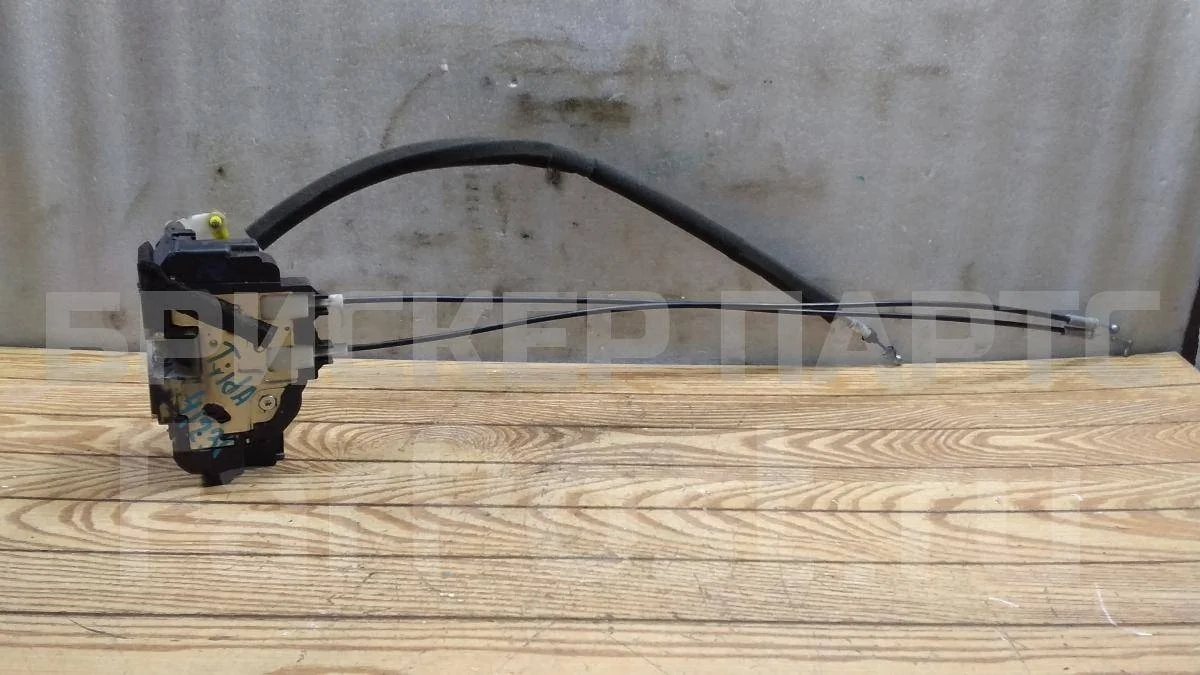 Замок водительской двери Ниссан Тиида 1  C11