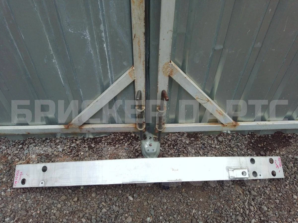 Усилитель бампера(пер) Ниссан Тиида 1  C11