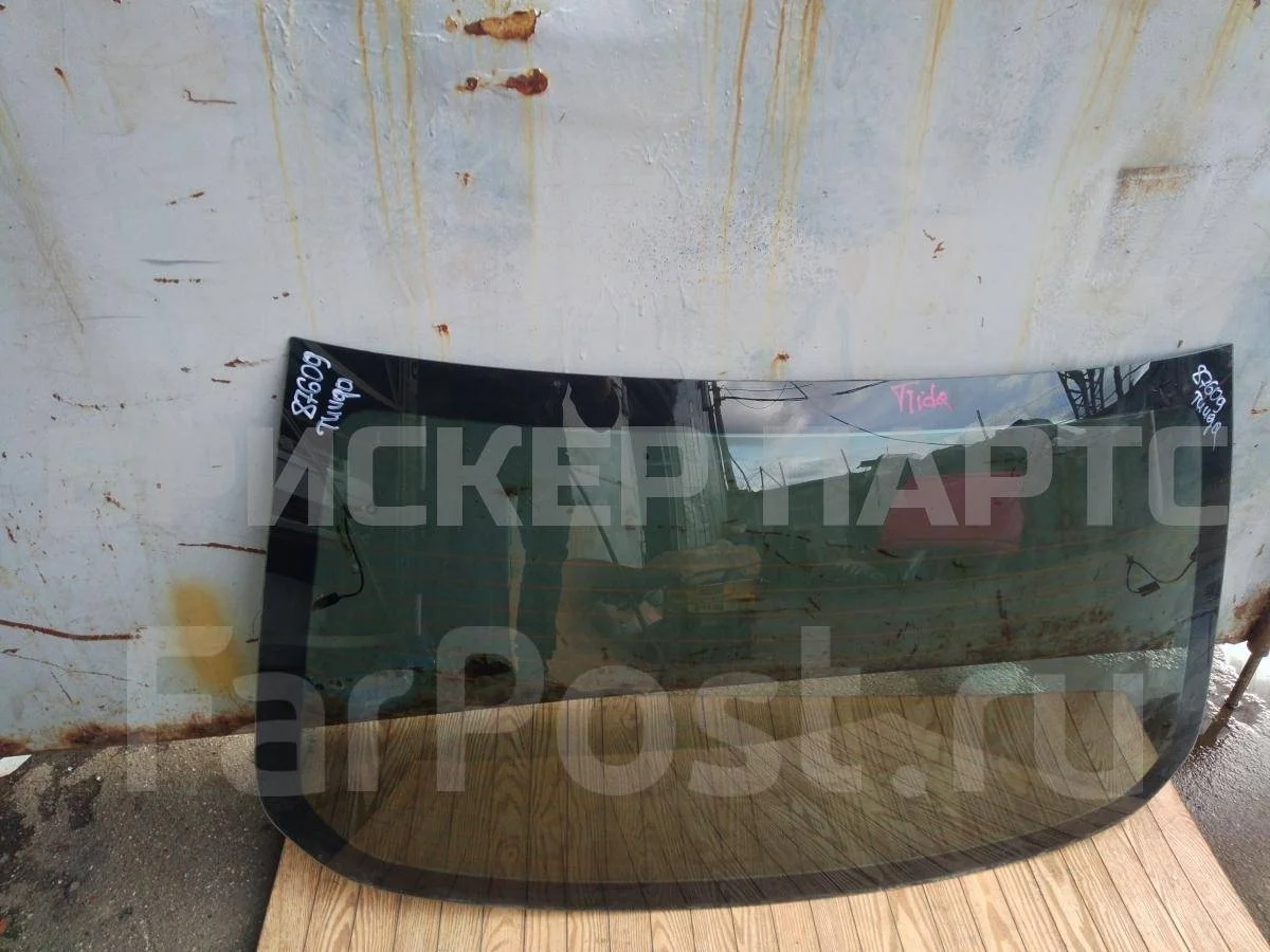 Стекло заднее Ниссан Тиида 1  C11