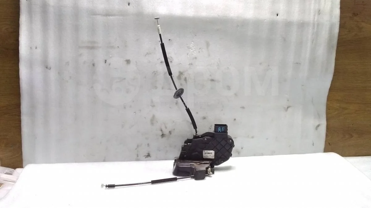 Замок передней правой двери Ленд Ровер Дискавери 3