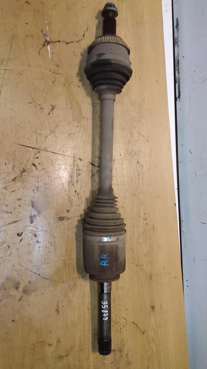 Привод (шрус) задний правый Ленд Ровер Дискавери 3