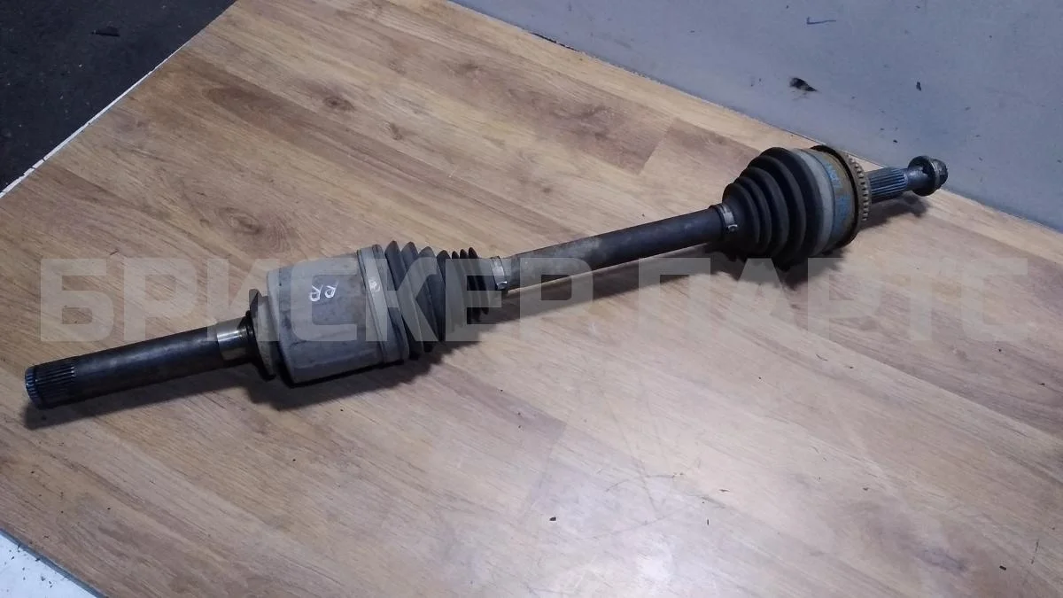 Привод (шрус) задний правый Ленд Ровер Дискавери 3