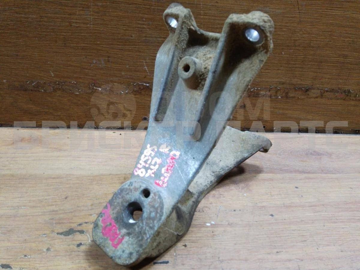 Кронштейн двигателя прав Сузуки XL7 (Икс-эль) 1 серия