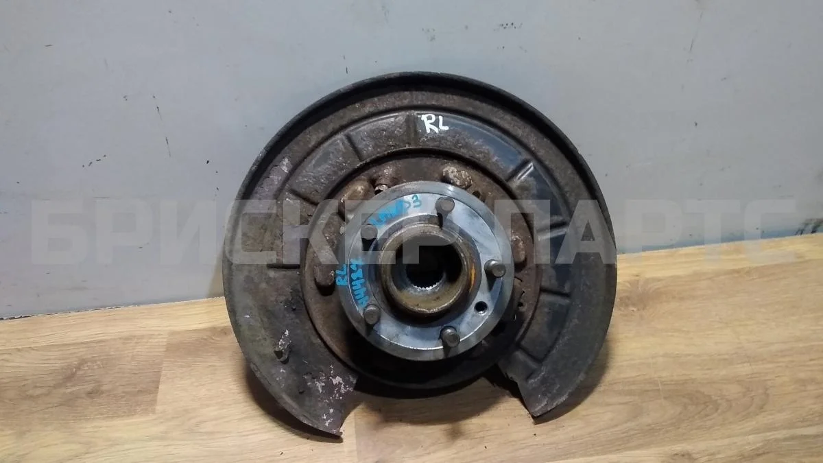 Кулак задний левый Ленд Ровер Дискавери 3