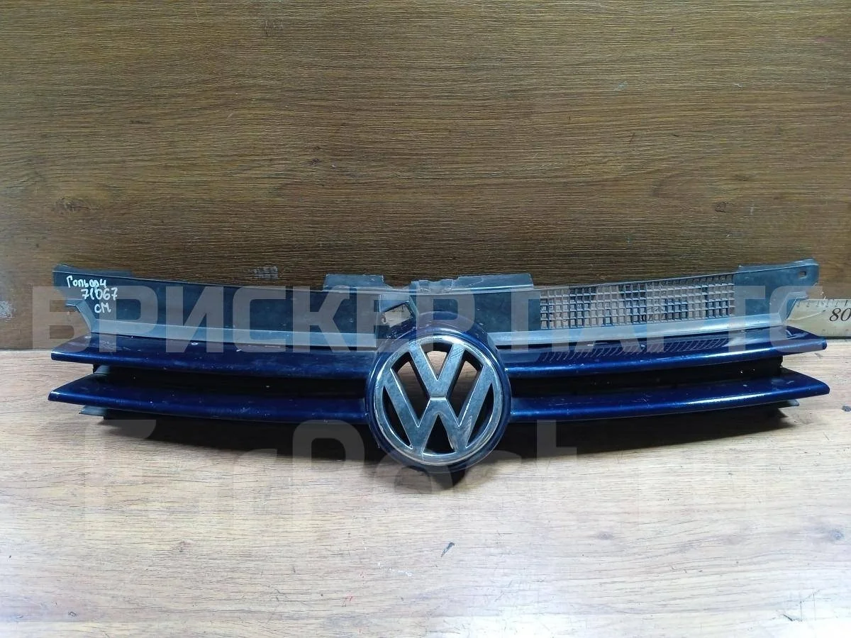 Решетка радиатора Фольксваген Гольф Mk4
