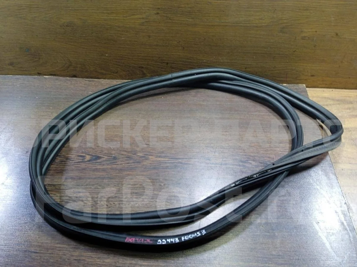 Уплотнитель багажника Форд Фокус 3  CB8