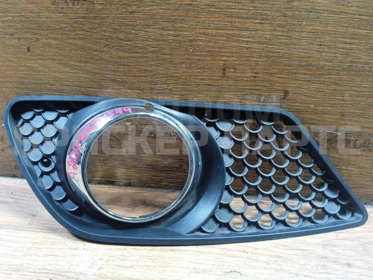 Накладка ПТФ левая Mercedes (Мерседес) Ц-класс W204