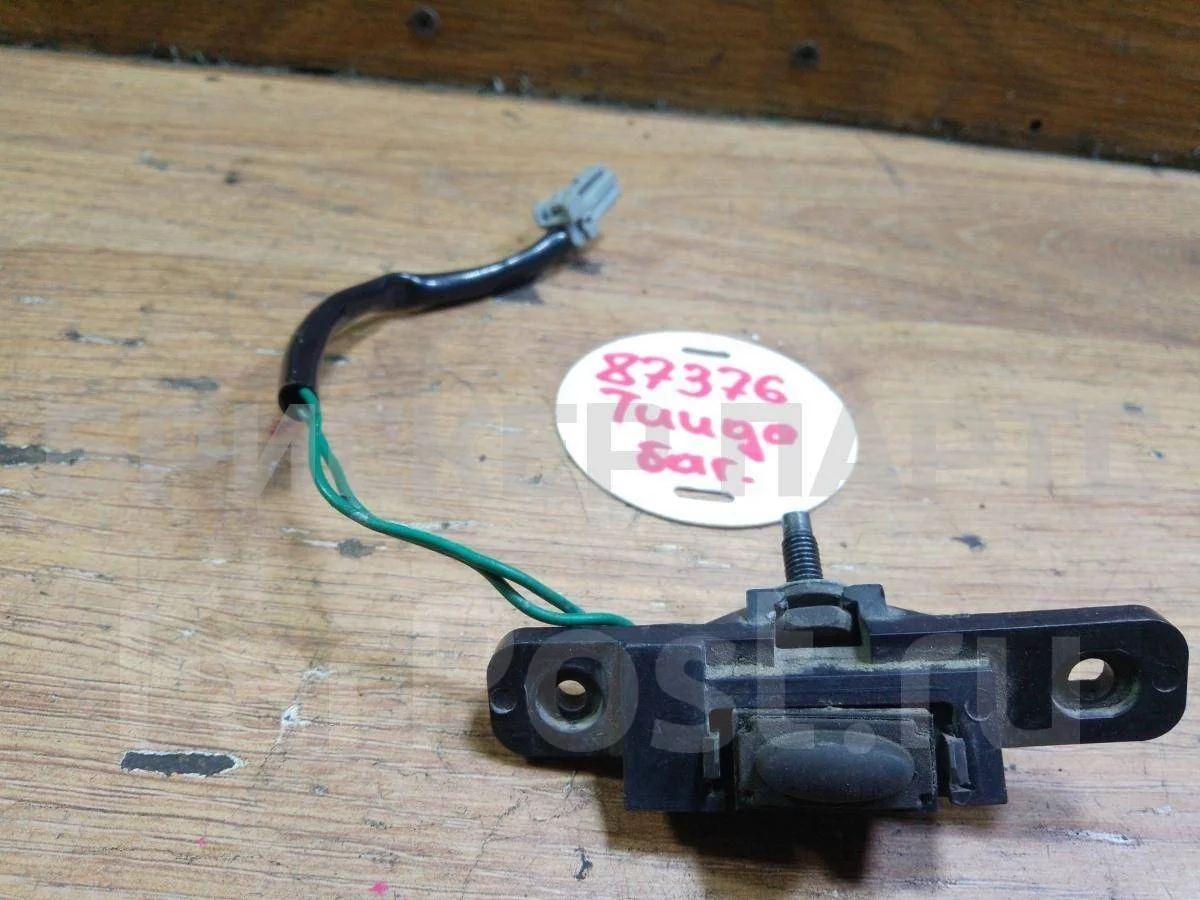 Кнопка открытия багажника Ниссан Тиида 1  C11