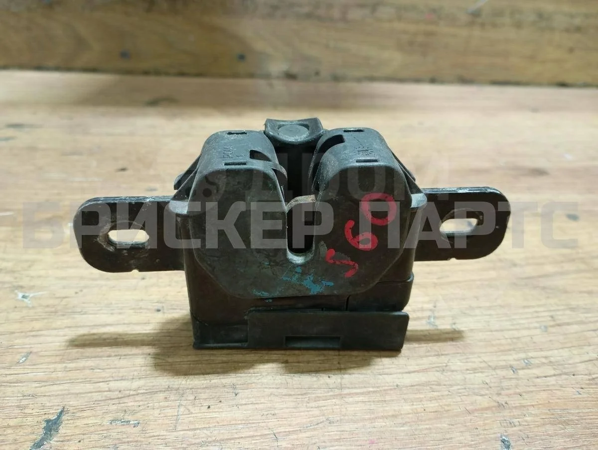 Замок капота Вольво S60 2