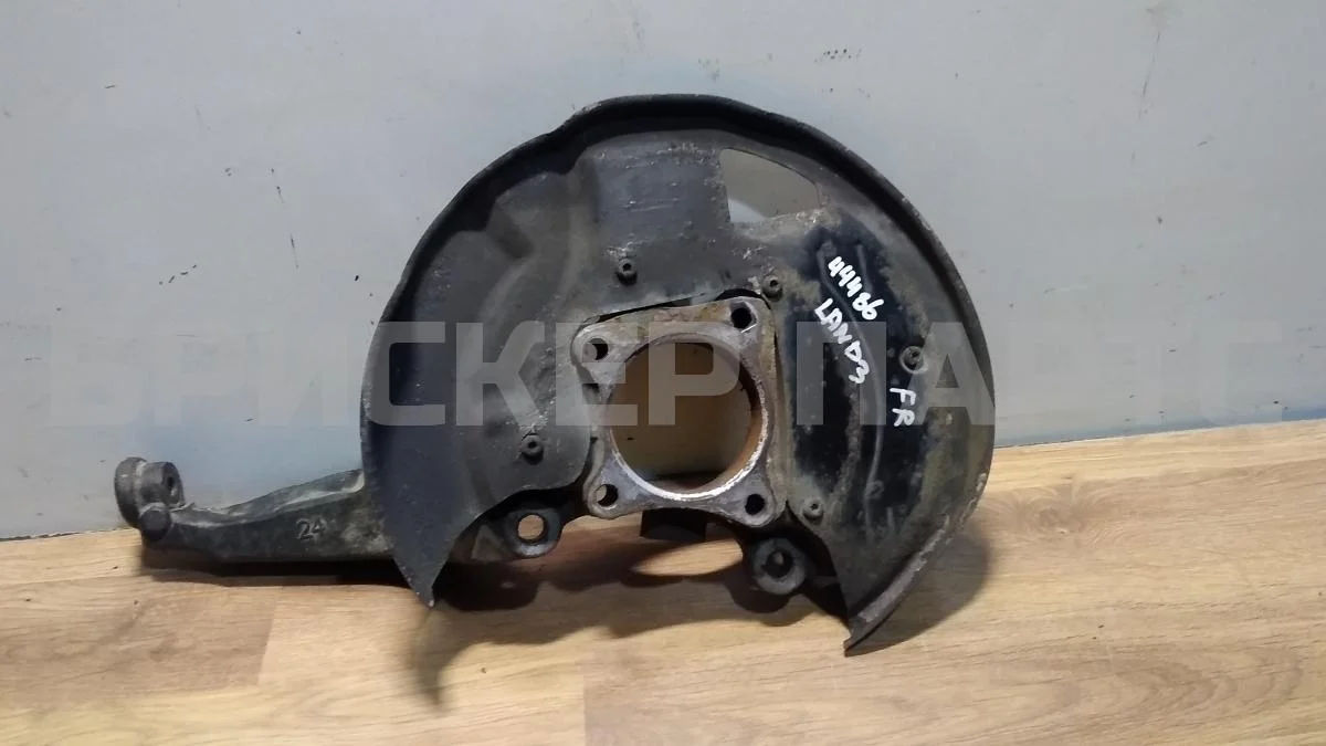 Кулак поворотный прав Ленд Ровер Дискавери 3