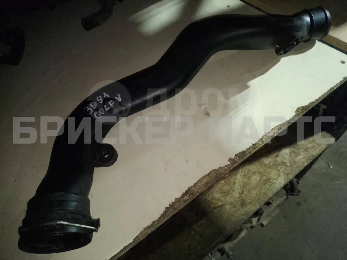 Патрубок  интеркулера Фольксваген Гольф Mk5