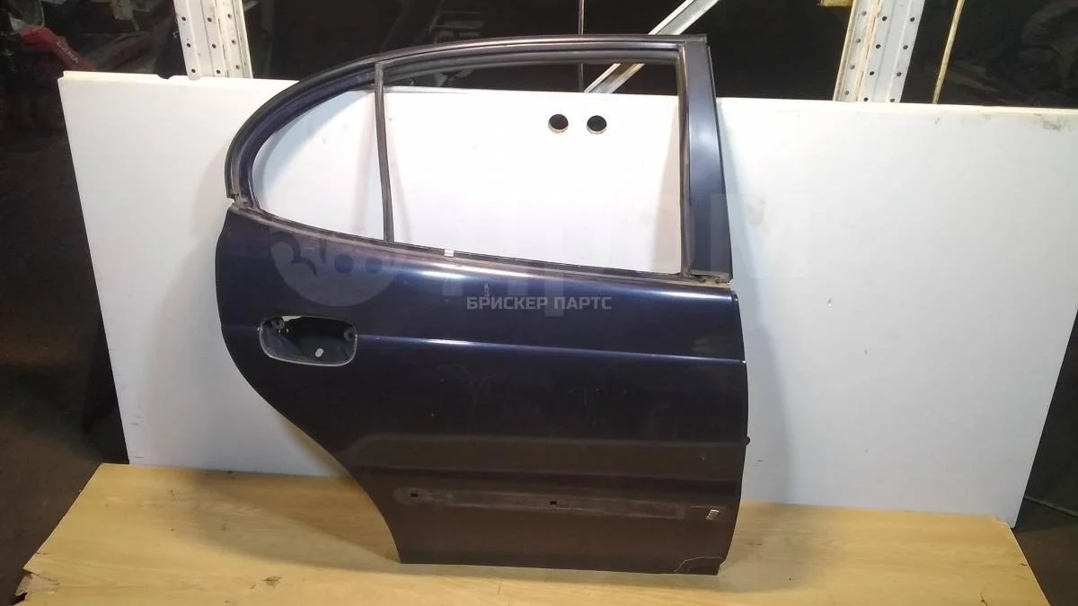 Дверь задняя правая Дэу Леганза 1  V100