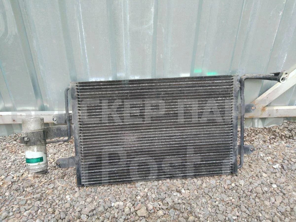 Радиатор кондиц. Фольксваген Гольф Mk4