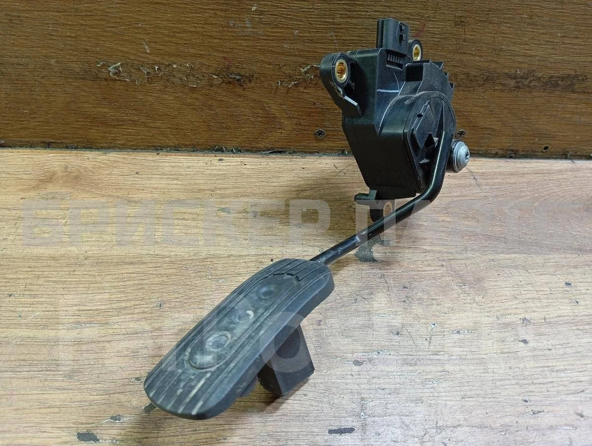 Педаль газа Ниссан Тиида 1  C11