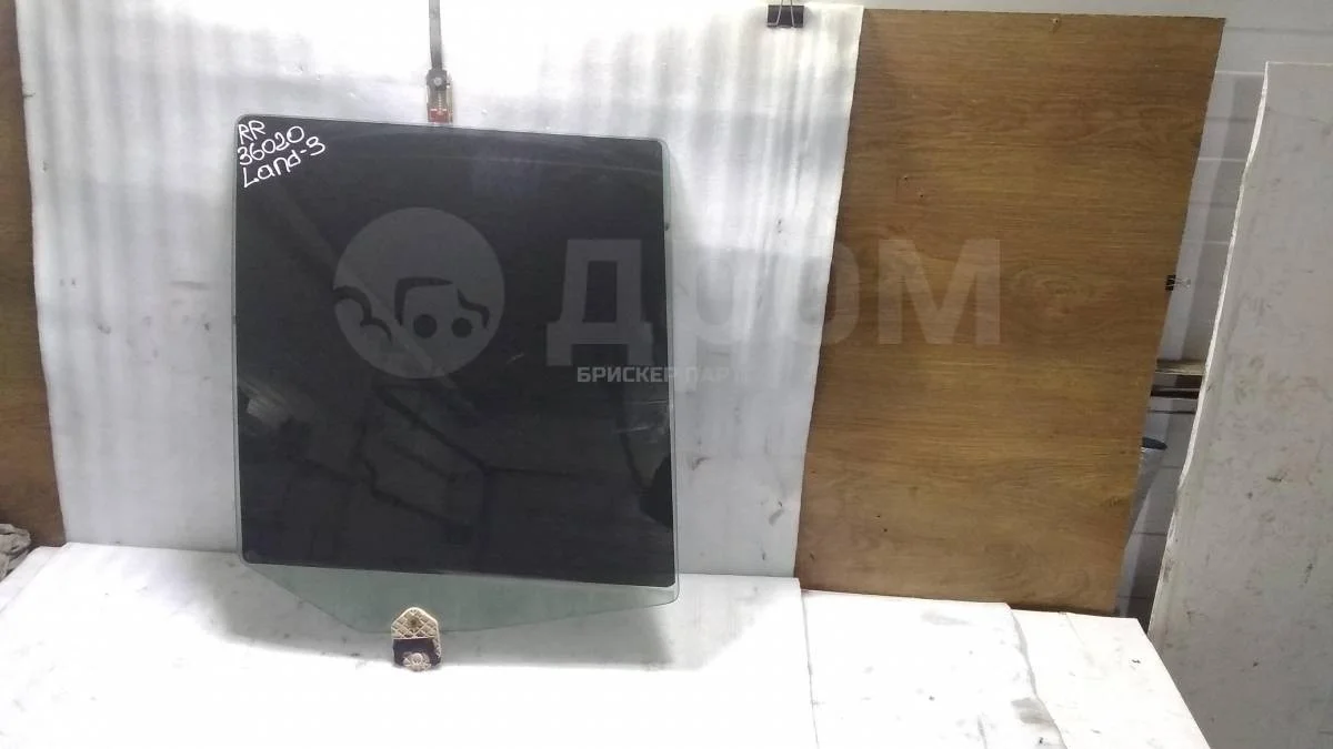 Стекло двери задней Ленд Ровер Дискавери 3