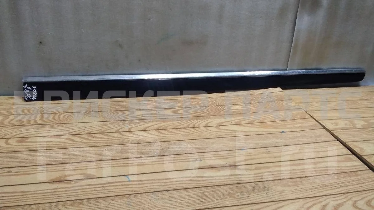 Молдинг двери пер прав Mercedes (Мерседес) M-класс W164 (ML)