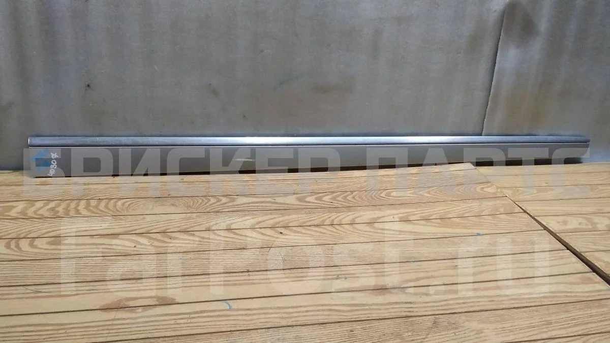 Молдинг двери пер прав Mercedes (Мерседес) M-класс W164 (ML)