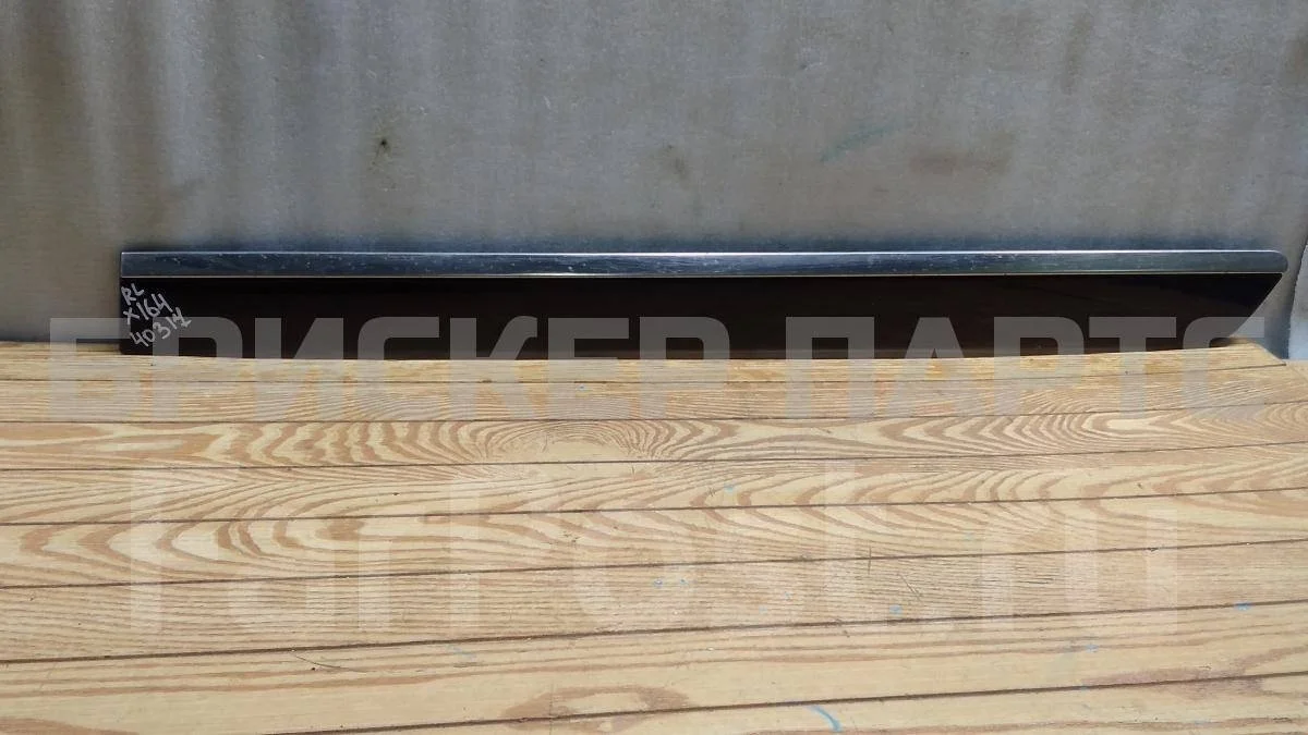 Молдинг двери зад лев Mercedes (Мерседес) GL-класс X164