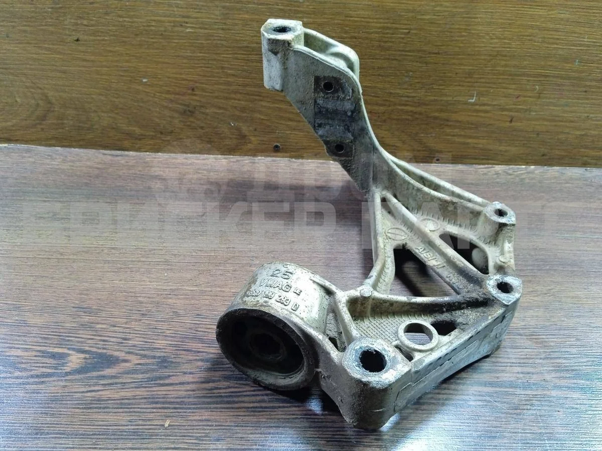 Кронштейн рычага лев Шкода Фабия 1  Mk1 (6Y2)