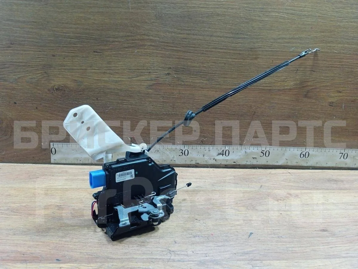 Замок двери задней Фольксваген Гольф плюс 1