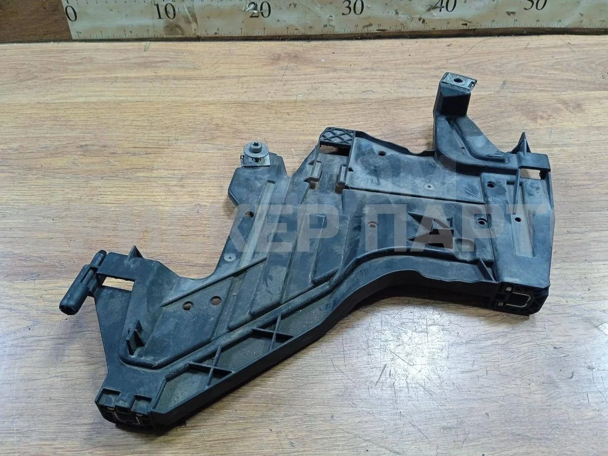 Кронштейн фары Ауди А4 Б8