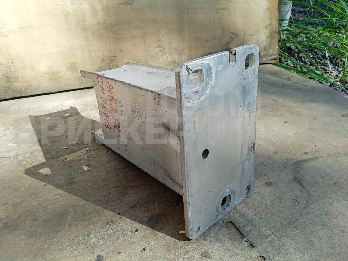 Кронштейн усилителя Ауди А4 Б8