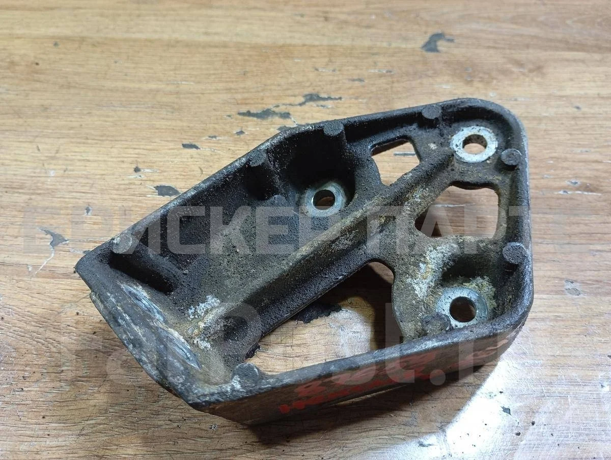 Кронштейн двигателя прав Дэу Нексия 1  N150 рестайлинг