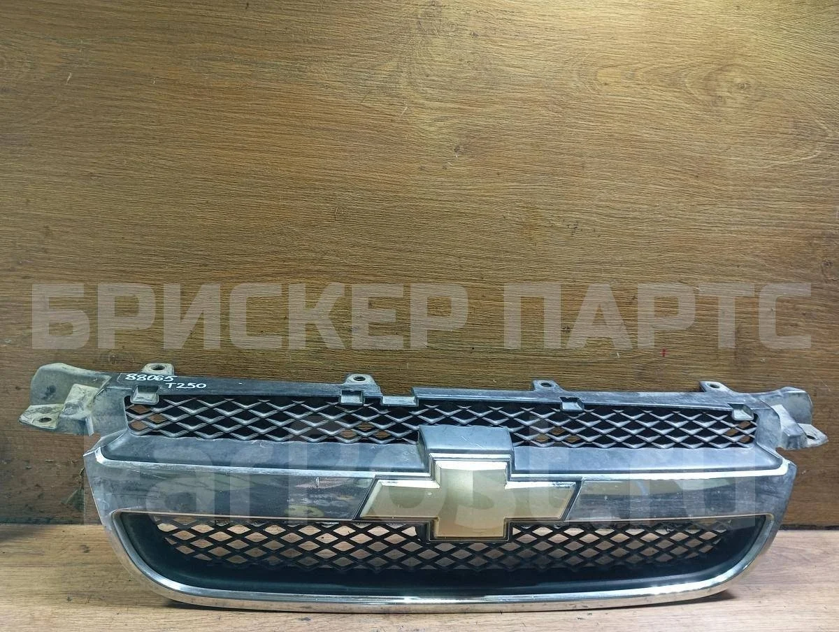 Решетка радиатора Шевроле Авео 1  T250