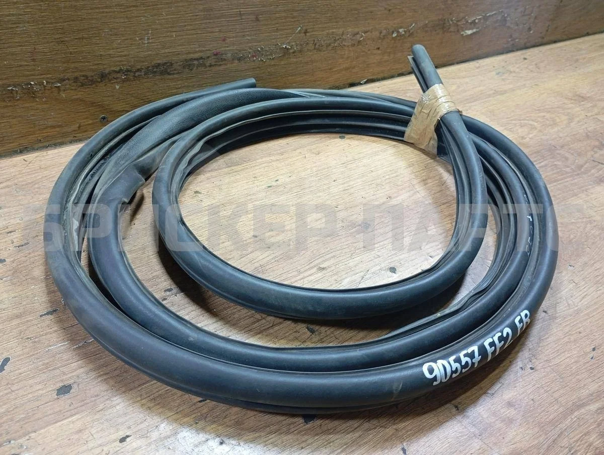 Уплотнитель двери Форд Фокус 2  рестайлинг