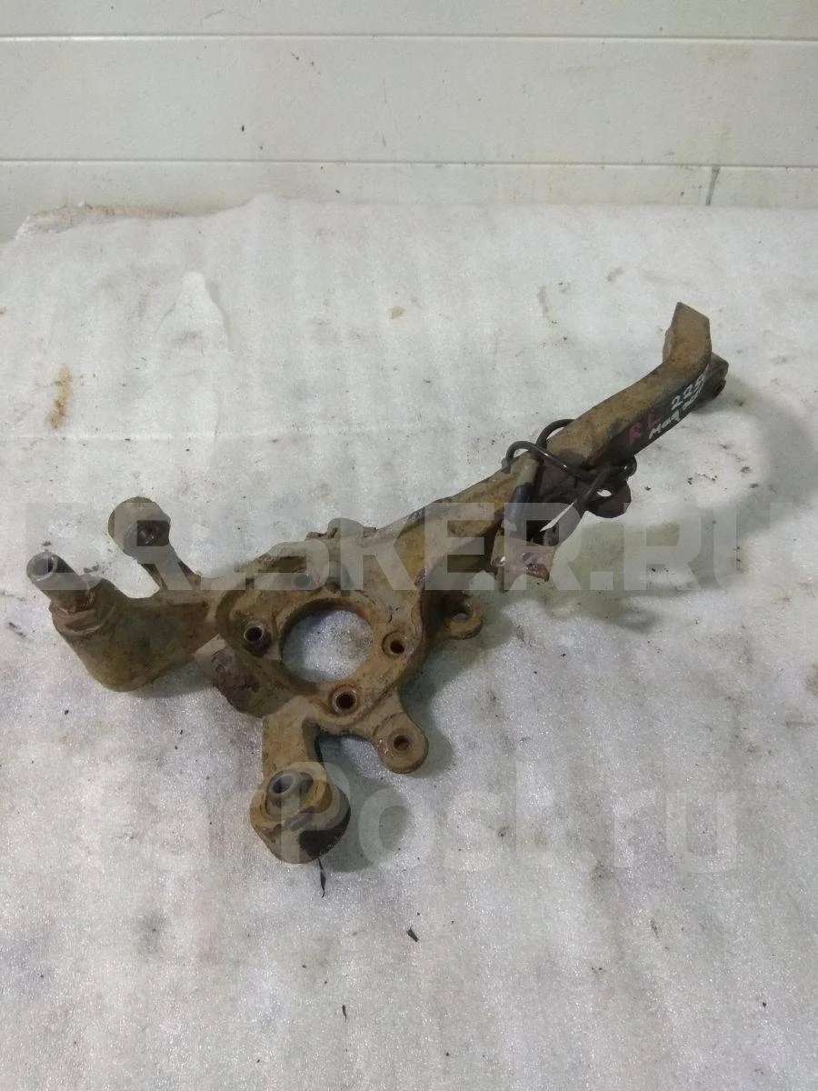 Кулак задний левый Киа Маджентис 1