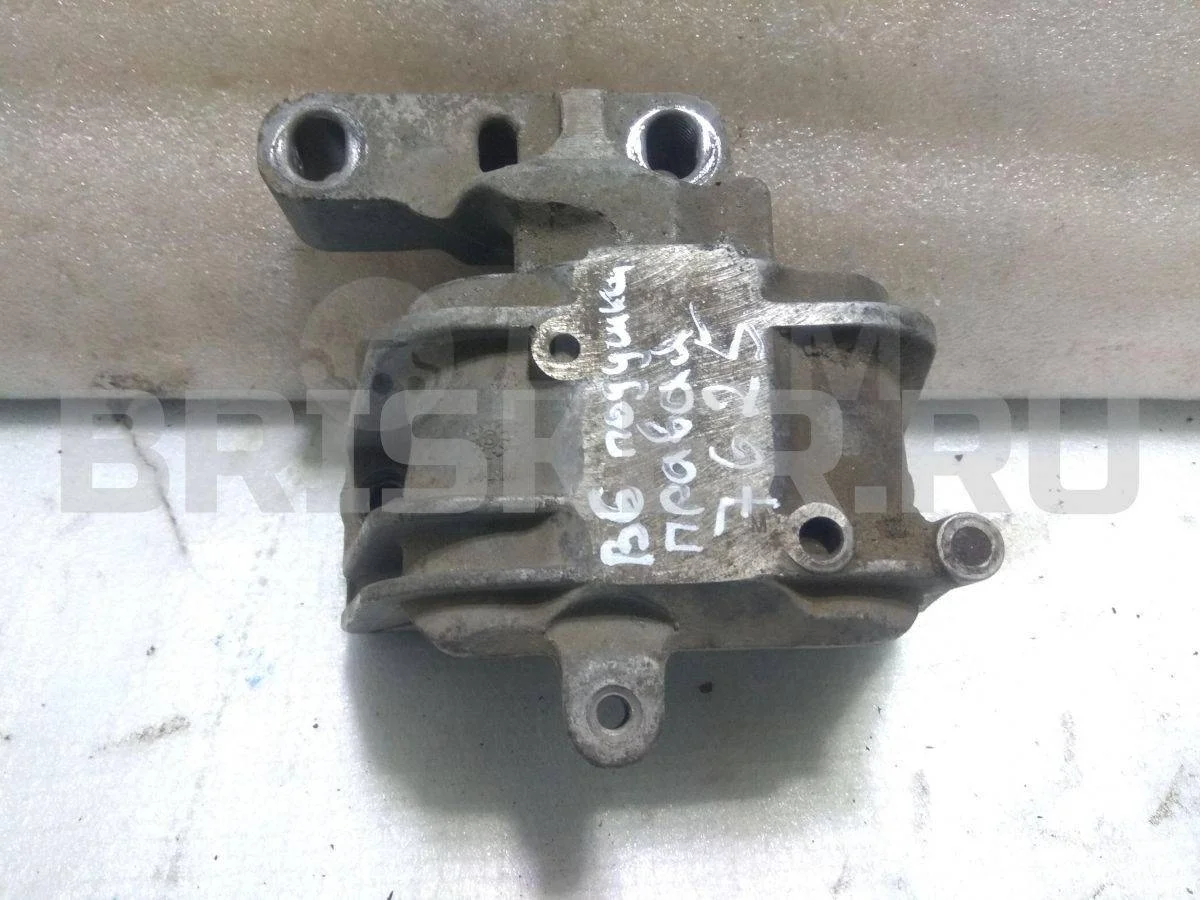 Подушка двигателя Фольксваген Пассат Б6