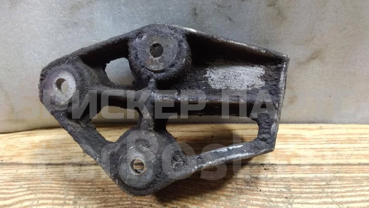 Кронштейн двигателя прав Дэу Нексия 1  N150 рестайлинг