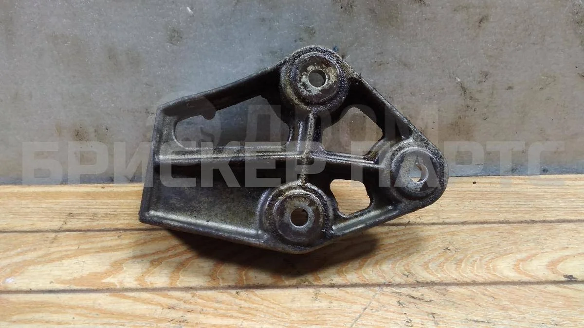 Кронштейн двигателя прав Дэу Нексия 1  N150 рестайлинг